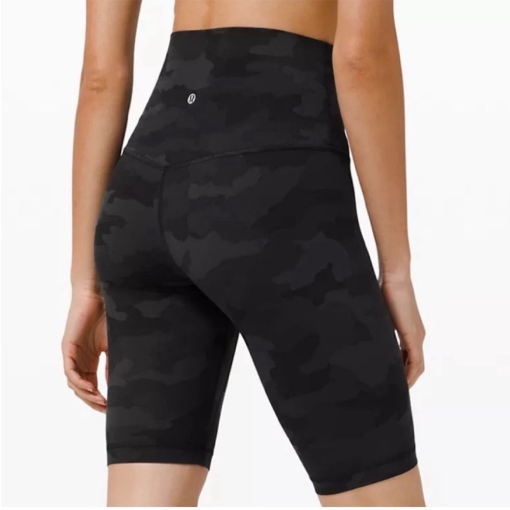Lululemon Align Super High Rise Short *10"
Heritage 365 Camo Deep Coal Multi